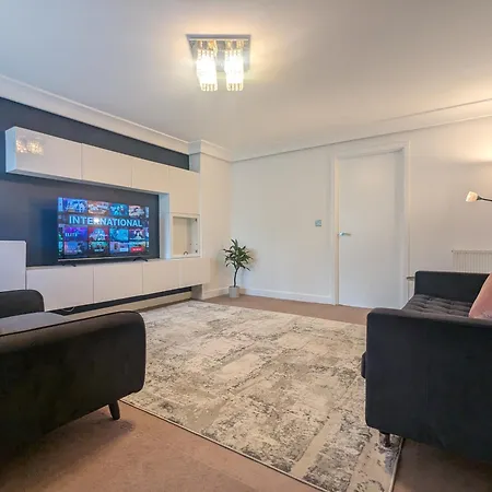 Commonwealth Free Parking 3 Bed 2 Bath