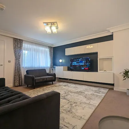 Commonwealth Free Parking 3 Bed 2 Bath