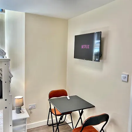 Lux Quadruple Media Mufc Salford *