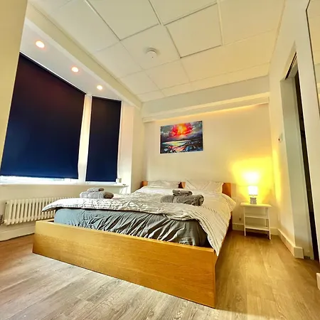 Lux Super King Private Bath Mediacity, Mufc, Salford ホームステイ マンチェスター