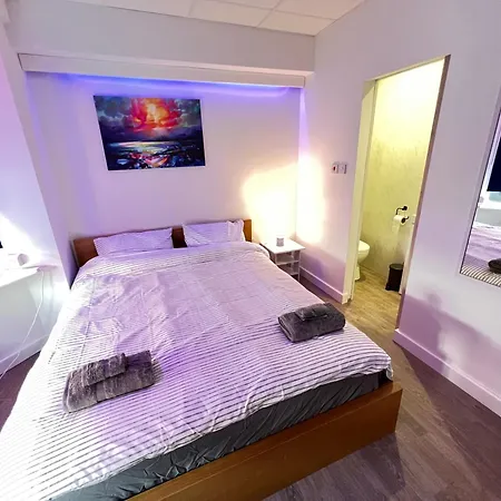 Lux Super King Private Bath Mediacity, Mufc, Salford ホームステイ マンチェスター