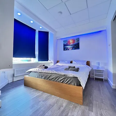 ホームステイ Lux Super King Private Bath Mediacity, Mufc, Salford