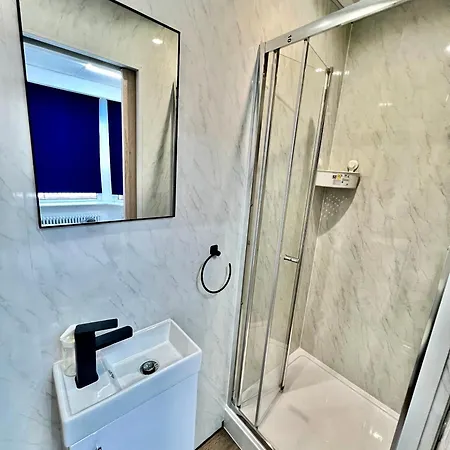 ホームステイ Lux Super King Private Bath Mediacity, Mufc, Salford *