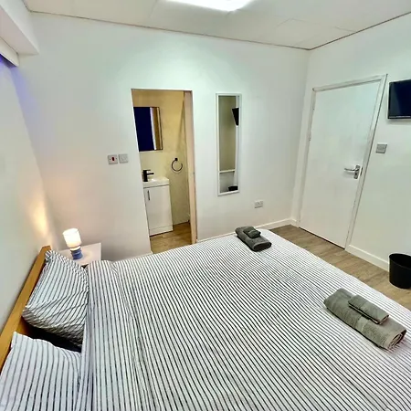 Lux Super King Private Bath Mediacity, Mufc, Salford * Манчестер