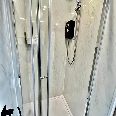 Lux Super King Private Bath Mediacity, Mufc, Salford * Манчестер