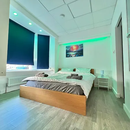 Lux Super King Private Bath Mediacity, Mufc, Salford Манчестер
