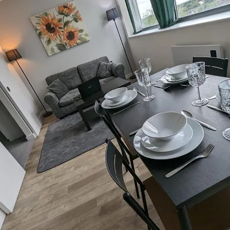 アパート Lovely 1br Penthouse Near Mcr Stadiums マンチェスター