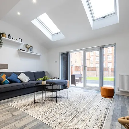 The Stanbury By Coqoon Holiday home Manchester