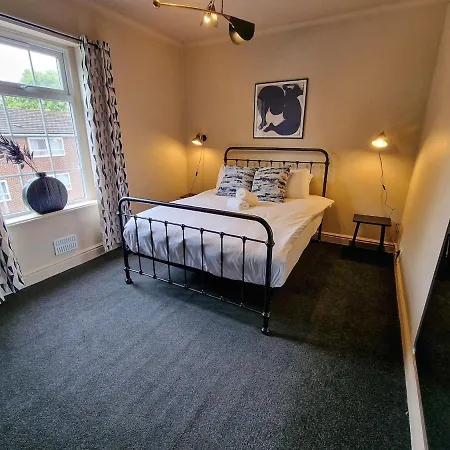 Дом отдыха 2 Bed Near Centre By Superhost