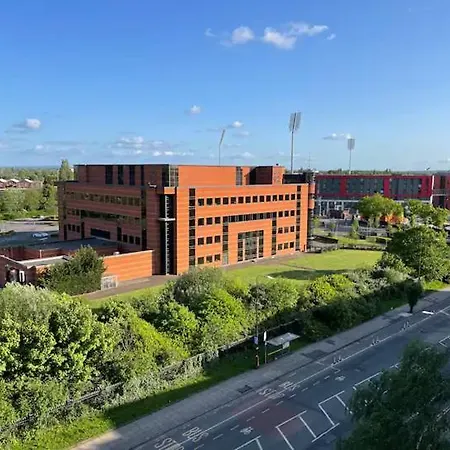 Old Trafford Penthouse Duplex - Steps From Mufc * 맨체스터