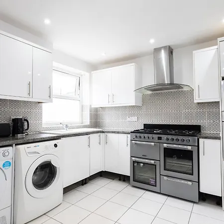 Cosy Retreats Central, Netflix, Free Parking