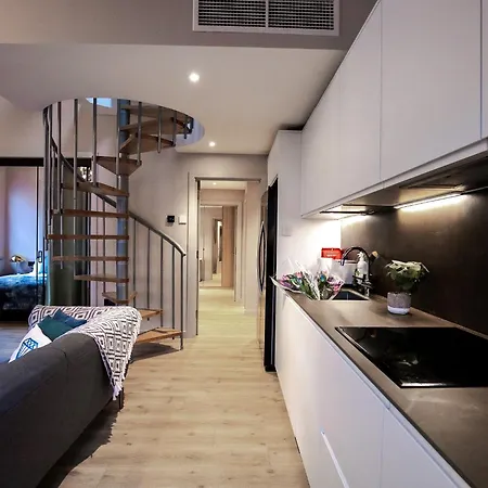 M1 Centre 3 Bed 3 Bath Luxe Penthouse *