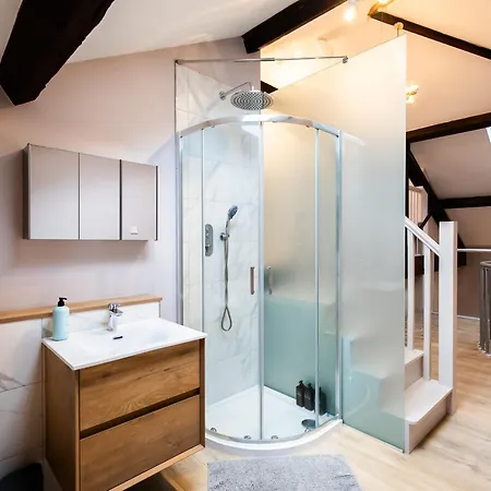 M1 Centre 3 Bed 3 Bath Luxe Penthouse