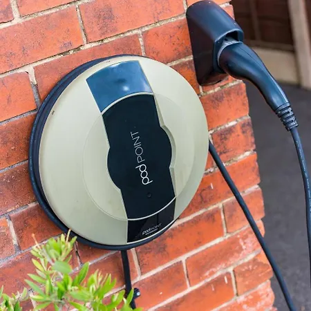 Pass The Keys Picture Perfect Haven In Didsbury Village - Free Parking & Ev Station *