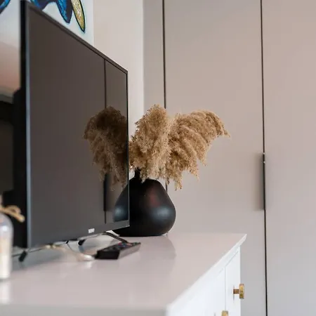 Pass The Keys Picture Perfect Haven In Didsbury Village - Free Parking & Ev Station * Manchester