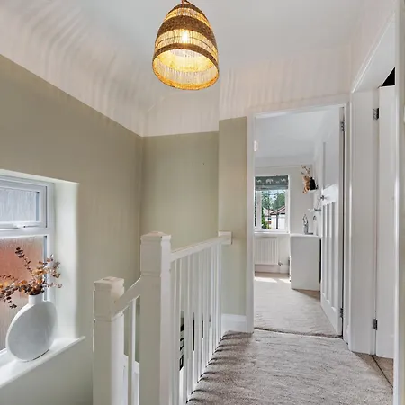 Pass The Keys Picture Perfect Haven In Didsbury Village - Free Parking & Ev Station בית נופש *