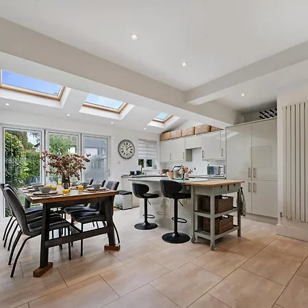 Pass The Keys Picture Perfect Haven In Didsbury Village - Free Parking & Ev Station Manchester