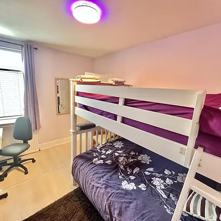 ホームステイ Budget Private Bedrooms W Dedicated Bath Mediacity, Mufc Salford *