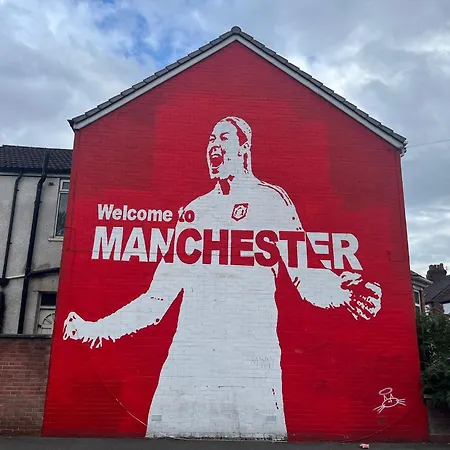 3 Beds - Airport- Old Trafford Stadium * Manchester