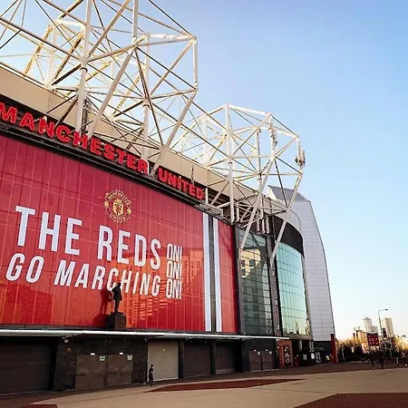 Modern Trafford 1br Apartment-free Parking-cinema *