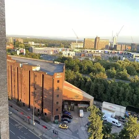 Modern Trafford 1br Apartment-free Parking-cinema Manchester