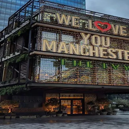 Modern Trafford 1br Apartment-free Parking-cinema Lejlighed *