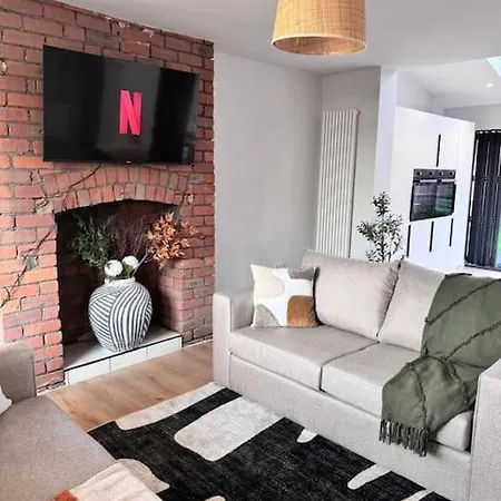 Σπίτι διακοπών Modern Open-plan With Spacious Outdoor Garden - Pet Friendly - Free Parking And Easy Access To Mcr City Centre