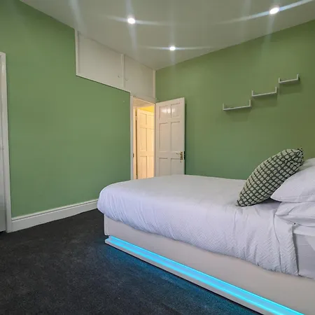 2 Bed 1 Bath Terraced * Manchester