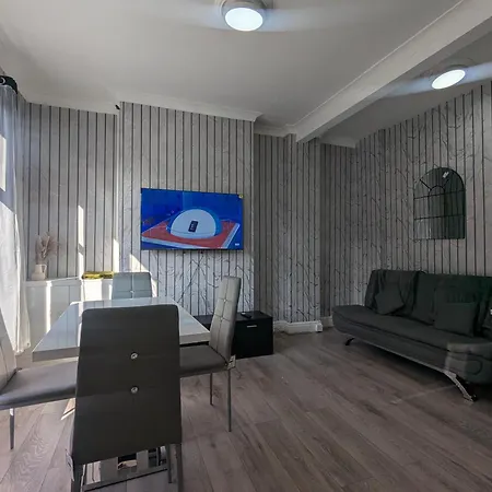 2 Bed 1 Bath Terraced Apartment Manchester
