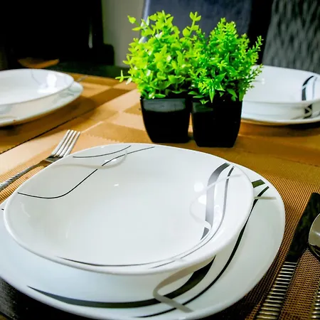 בית נופש The Wynne House - 3 Bedroom Luxury House With 5 Beds & Free Parking Near Centre, And A Walking Distance To The Etihad Stadium & Coop Live Arena