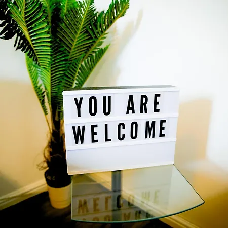 The Wynne House - 3 Bedroom Luxury House With 5 Beds & Free Parking Near Centre, And A Walking Distance To The Etihad Stadium & Coop Live Arena Manchester