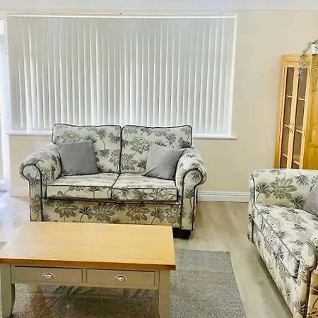 Appartement 2 Bedroom Spacious Apartment, Close To City Center
