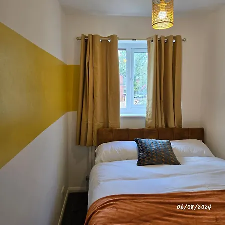 Laurel Three Bed House With Free Parking * Manchester