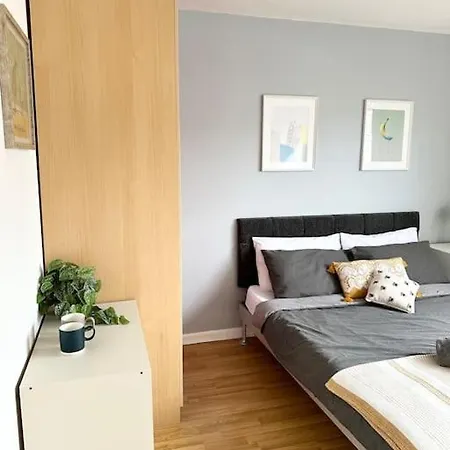 Nyaraló 7 Guests House Old Trafford,media City,city Centre, Free Parking Manchester