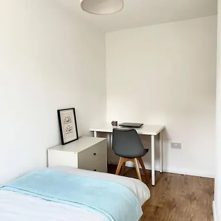 6 Guests House Old Trafford,media City,city Centre, Free Parking