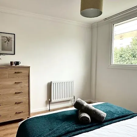 Nyaraló 7 Guests House Old Trafford,media City,city Centre, Free Parking Manchester