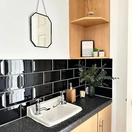 Nyaraló 7 Guests House Old Trafford,media City,city Centre, Free Parking Manchester