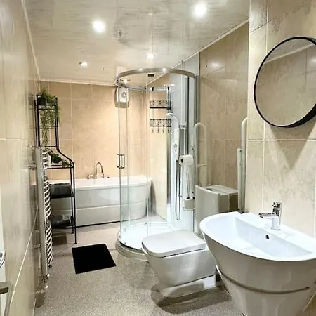 6 Guests House Old Trafford,media City,city Centre, Free Parking Holiday home *
