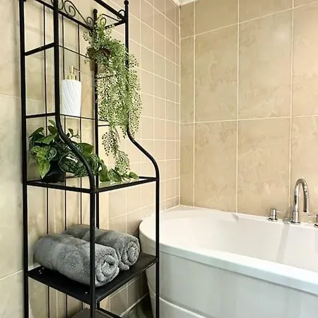 7 Guests House Old Trafford,media City,city Centre, Free Parking * Manchester