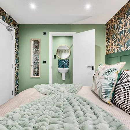 Amazonian Luxury Family Mcr Centre Etihad Free Parking Holiday home Manchester