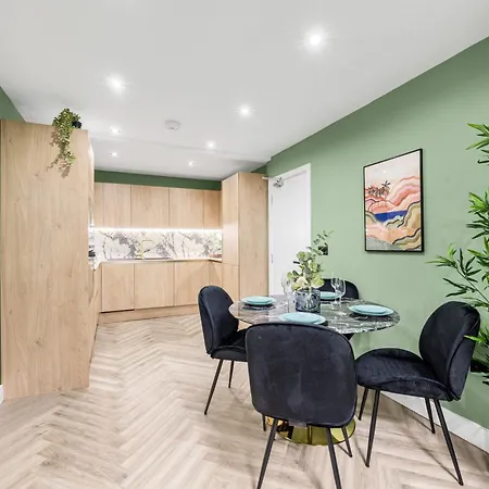 Amazonian Luxury Family Mcr Centre Etihad Free Parking Holiday home *