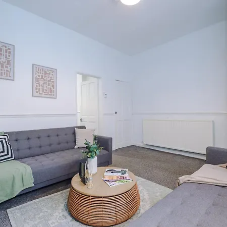Semesterbostad New! Spacious House In By 53 Degrees Property, Ideal For Long Term & Business!
