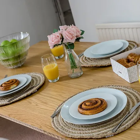 Pass The Keys 3-bed In Lively Levenshulme Village - Sleeps 5, Ideal For Families & Groups Nyaraló Manchester
