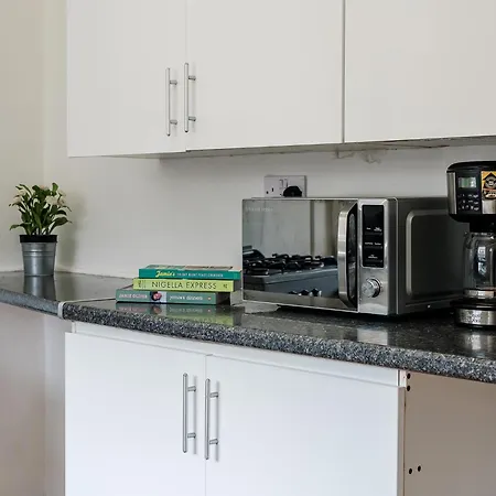 Nyaraló Pass The Keys 3-bed In Lively Levenshulme Village - Sleeps 5, Ideal For Families & Groups Manchester