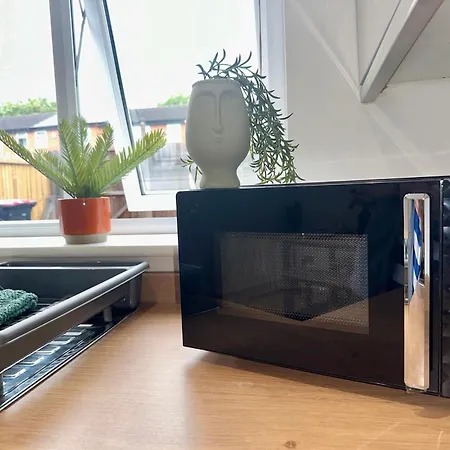 Charming 2br Swinton House -close To Center