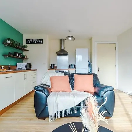 Modern 2br Near Centre - Free Parking Garage *