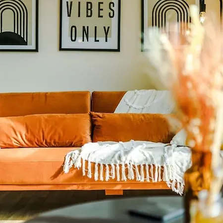 Modern 2br Near Centre - Free Parking Garage