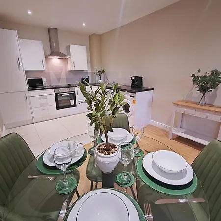 Sophisticated Two Bedroom With Parking Lejlighed *