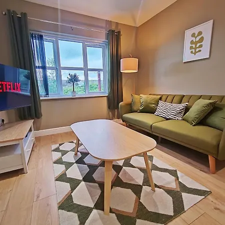 Apartment Sophisticated Two Bedroom With Parking Manchester