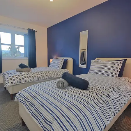 Sophisticated Two Bedroom With Parking * Manchester